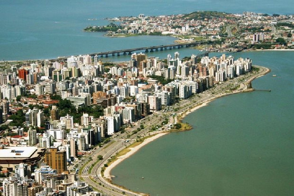  Florianópolis é a capital do estado de Santa Catarina e uma das três ilhas-capitais do Brasil -Foto Acervo SANTUR - Florianópolis – SC
