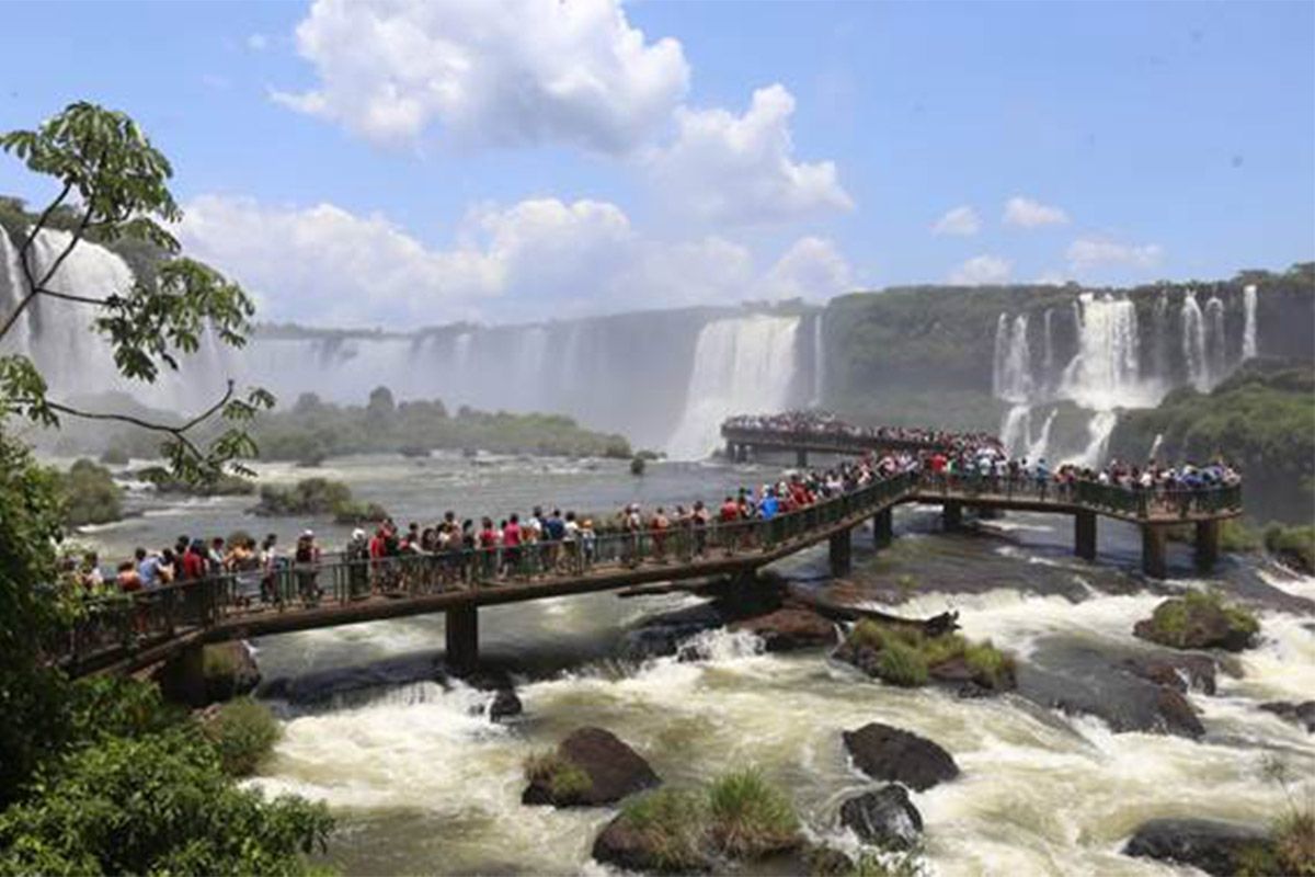 PARQUE NACIONAL DO IGUAÇU RECEBE MAIS DE 35 MIL VISITANTES NO FERIADÃO