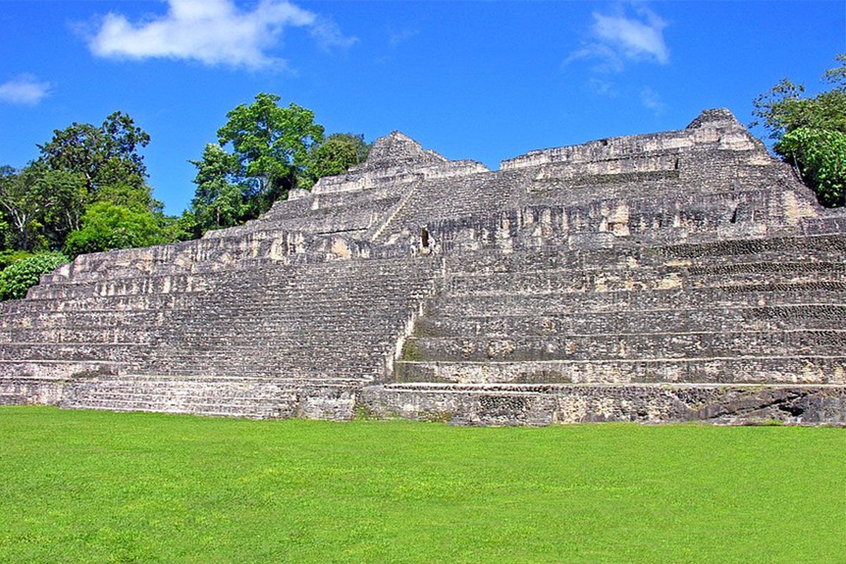 ALÉM DAS PRAIAS CARIBENHAS: UMA VIAGEM PELA HISTÓRIA E NATUREZA DE BELIZE