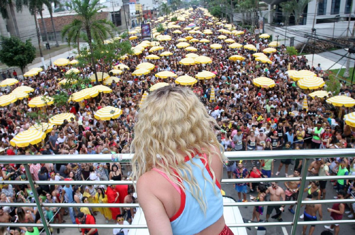 CARNAVAL DE SÃO PAULO, QUE DEVERÁ SER O MAIOR DO BRASIL, TEM HORA PARA ACABAR