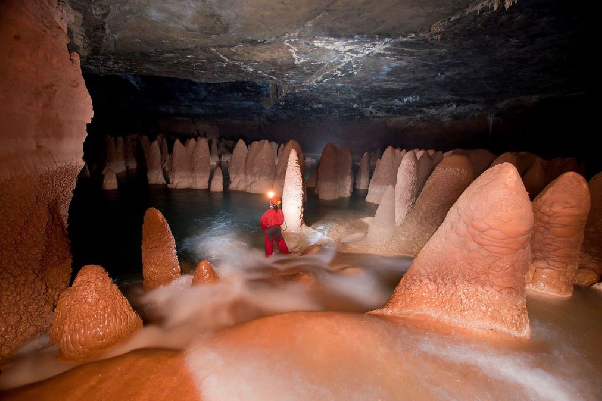 ESPELEOTURISMO COMEÇA A SER DESCOBERTO NO BRASIL