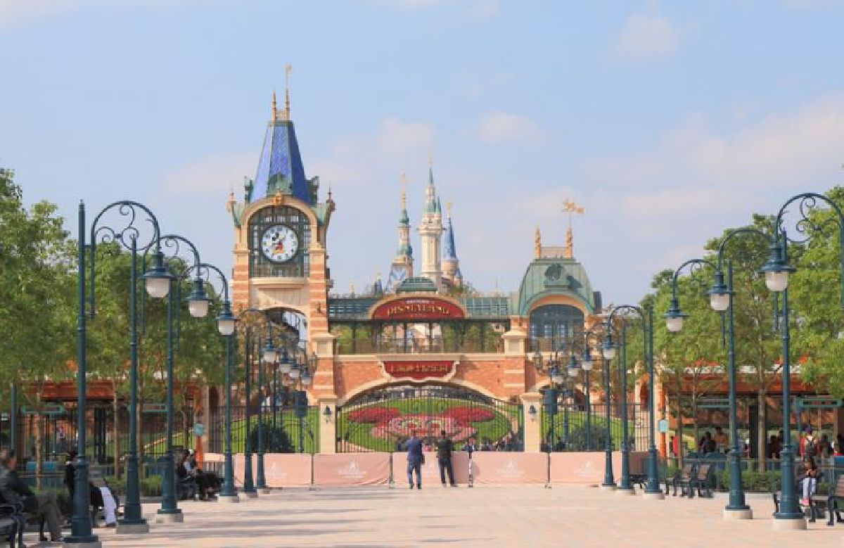 DISNEYLAND DE XANGAI REABRE APÓS TRÊS MESES E MEIO