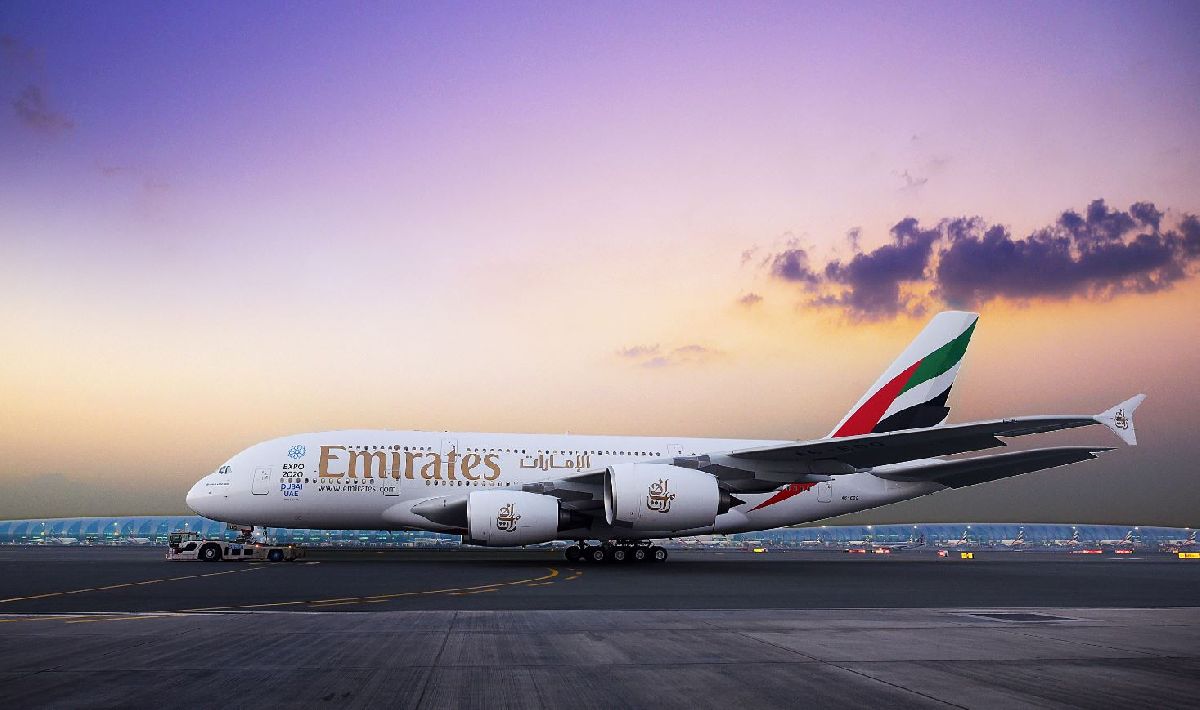 EMIRATES USA SUA ICÔNICA AERONAVE A380 EM VOO PARA GUANGZHOU E RETOMA VOOS PARA A CIDADE DO KUWAIT E LISBOA