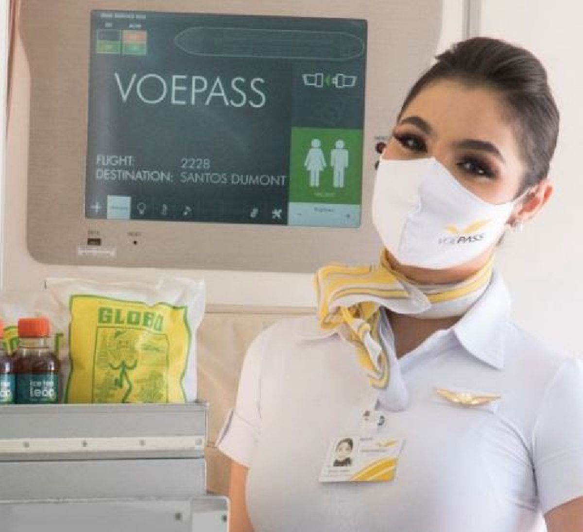 VOEPASS LINHAS AÉREAS CELEBRA SUCESSO DA OPERAÇÃO NA PONTE AÉREA RIO - SÃO PAULO OFERECENDO AOS SEUS PASSAGEIROS BISCOITO GLOBO E CHÁ MATE