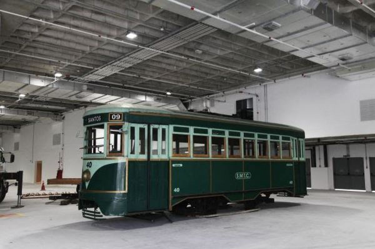 SANTOS CONVENTION CENTER ABRE PARA VISITAÇÃO COM EXPOSIÇÃO DE VEÍCULOS ANTIGOS