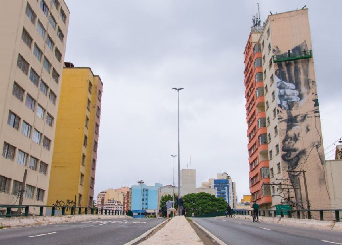 TEM KOBRA NO MINHOCÃO! EDUARDO KOBRA INICIA MURAL NO MINHOCÃO