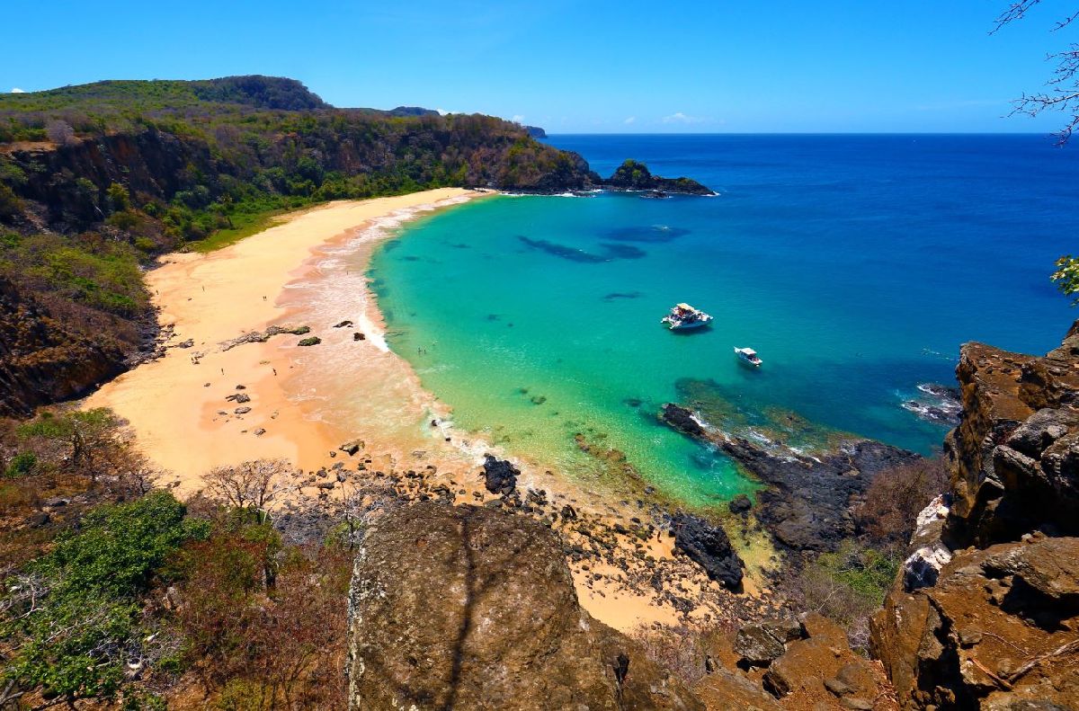 APÓS VACINAR 99% DOS HABITANTES, NORONHA LIBERA APRESENTAÇÕES MUSICAIS EM BARES E RESTAURANTES