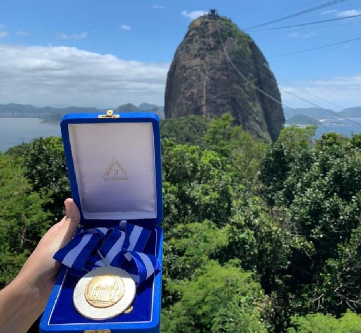 BONDINHO PÃO DE AÇÚCAR RECEBE MEDALHA TIRADENTES