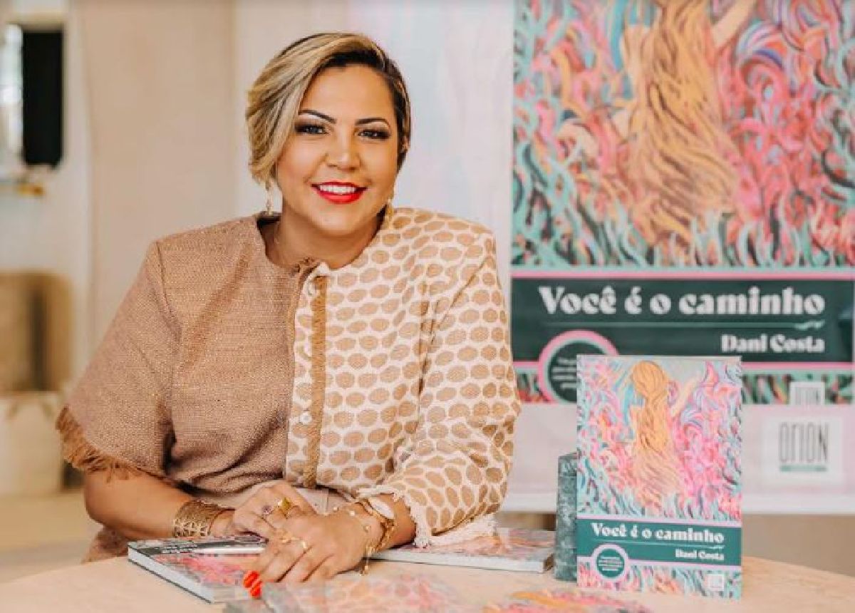 DANI COSTA LANÇA O LIVRO VOCÊ É O CAMINHO EM SÃO PAULO E BRASILIA