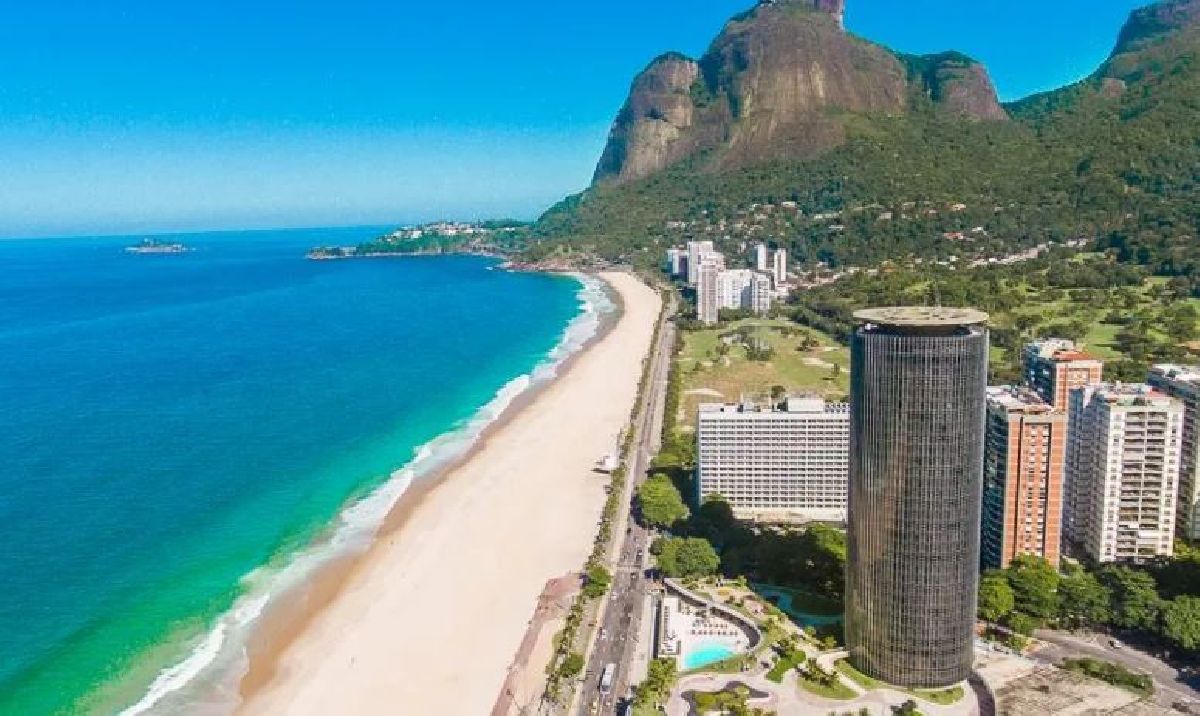 EM COMEMORAÇÃO AOS SEUS 50 ANOS, HOTEL NACIONAL GANHA EXPOSIÇÃO PERMANENTE DE OSCAR NIEMEYER