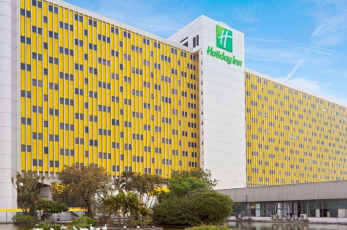 HOLIDAY INN ANHEMBI RETOMA AS ATIVIDADES DO CARNAVAL E ESPERA FOLIÕES PARA DESFILE DAS ESCOLAS DE SAMBA