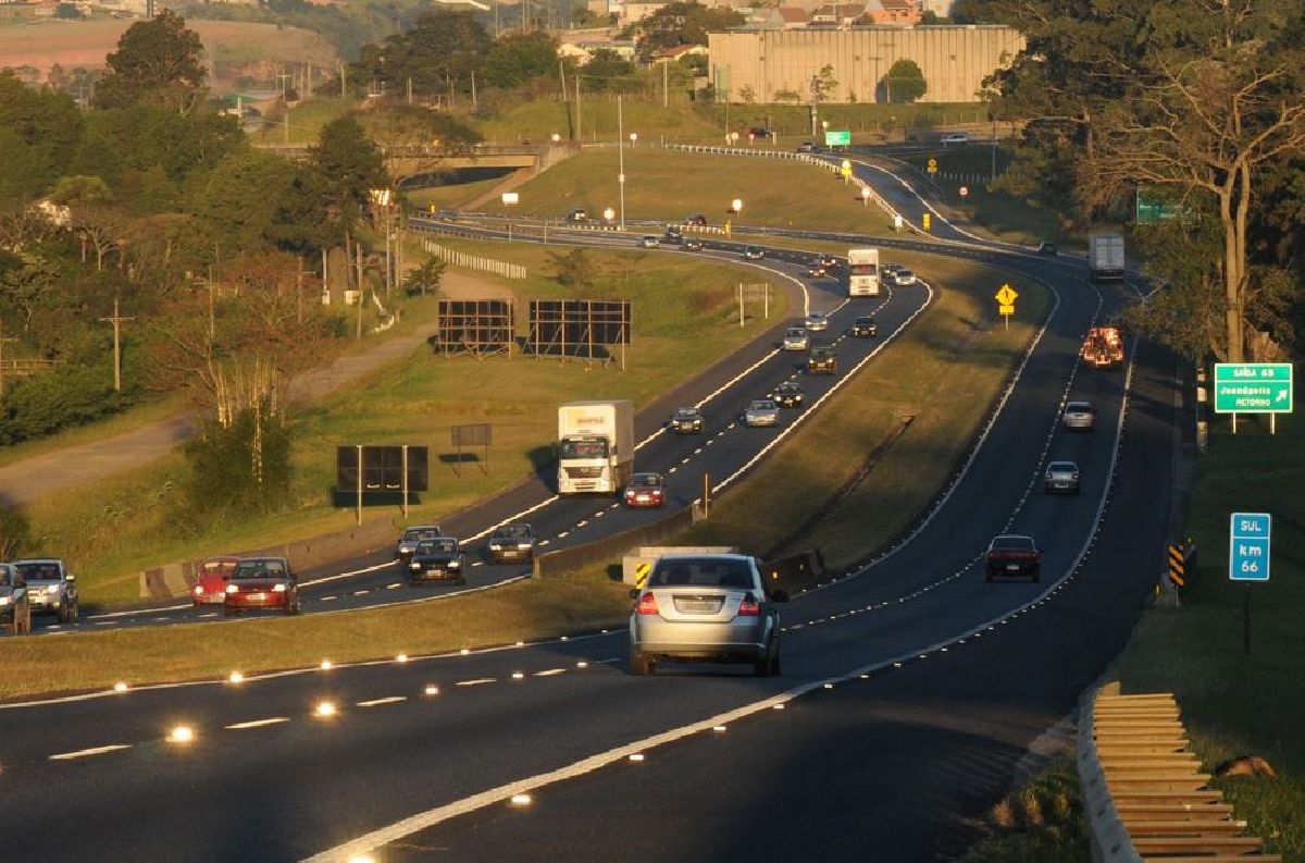 VAI VIAJAR NAS FÉRIAS? SAIBA COMO PREPARAR O SEU VEÍCULO ANTES DE PEGAR A ESTRADA