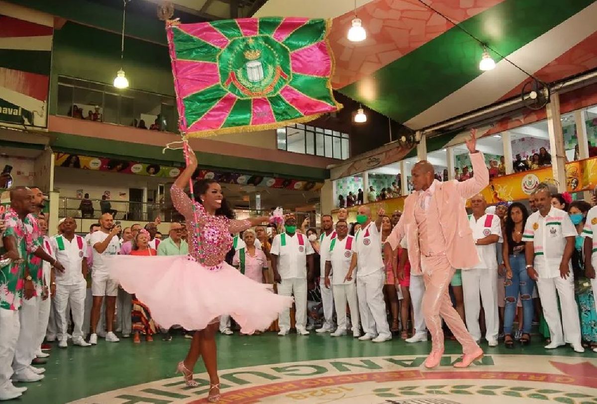 Carnaval 2023: roteiro para curtir os ensaios abertos de 6 escolas de samba, em São Paulo e no Rio