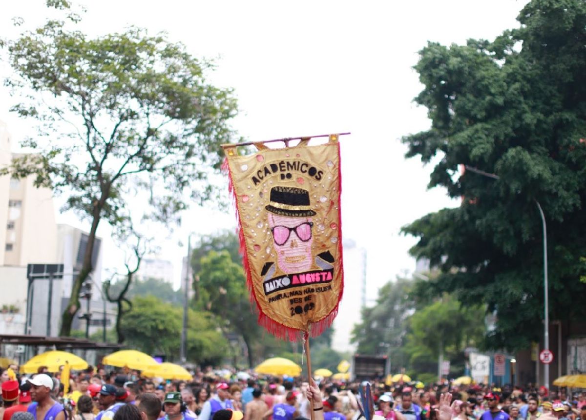 ATENTOS E FORTES: Acadêmicos do Baixo Augusta, maior bloco de carnaval de rua em São Paulo, desfila no domingo (12)