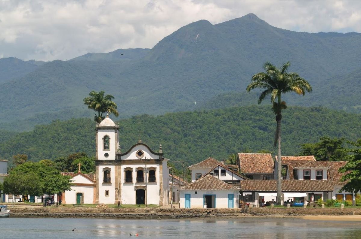 Paraty é um dos destinos mais românticos da América do Sul. Roteiro para casais inclui passeio de barco exclusivo e praias paradisíacas