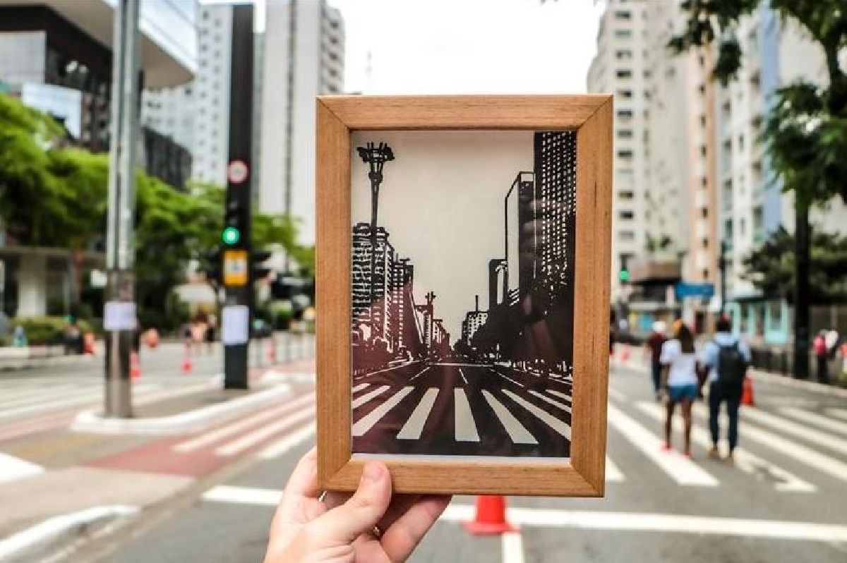 Sesc Avenida Paulista recebe artistas que expõem seus trabalhos nas ruas do entorno na feira Artesanias da Avenida 