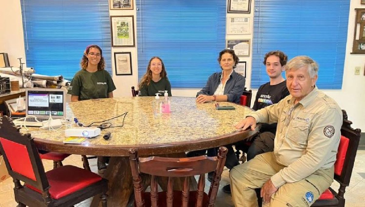 Professores e alunos da ESALQ/USP de Piracicaba realizam visita técnica no Campo dos Sonhos