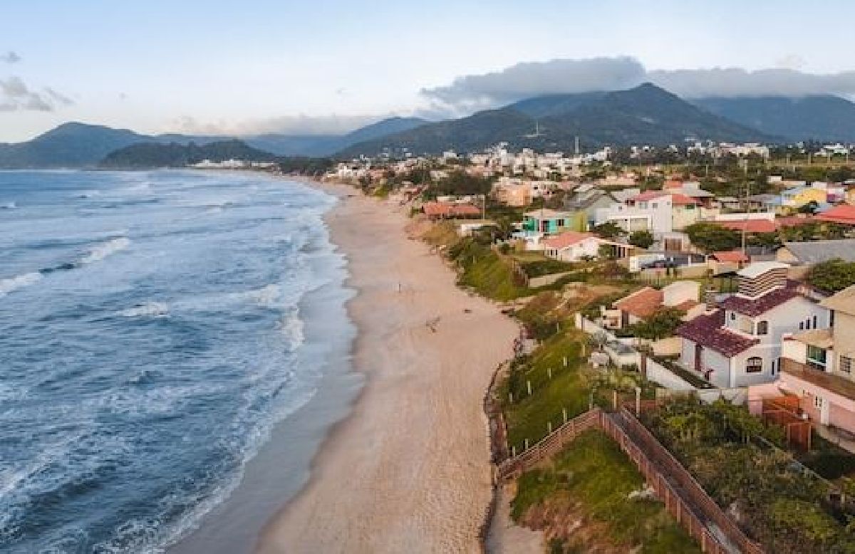 Quais são as praias com as águas mais quentes de Florianópolis?