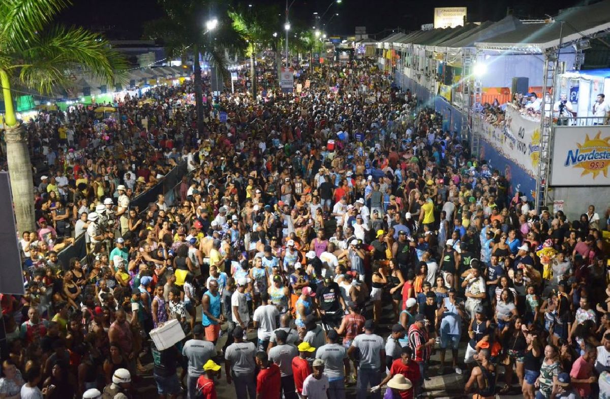 Maior carnaval fora de época do Brasil começa amanhã e deve reunir 300 mil foliões por dia