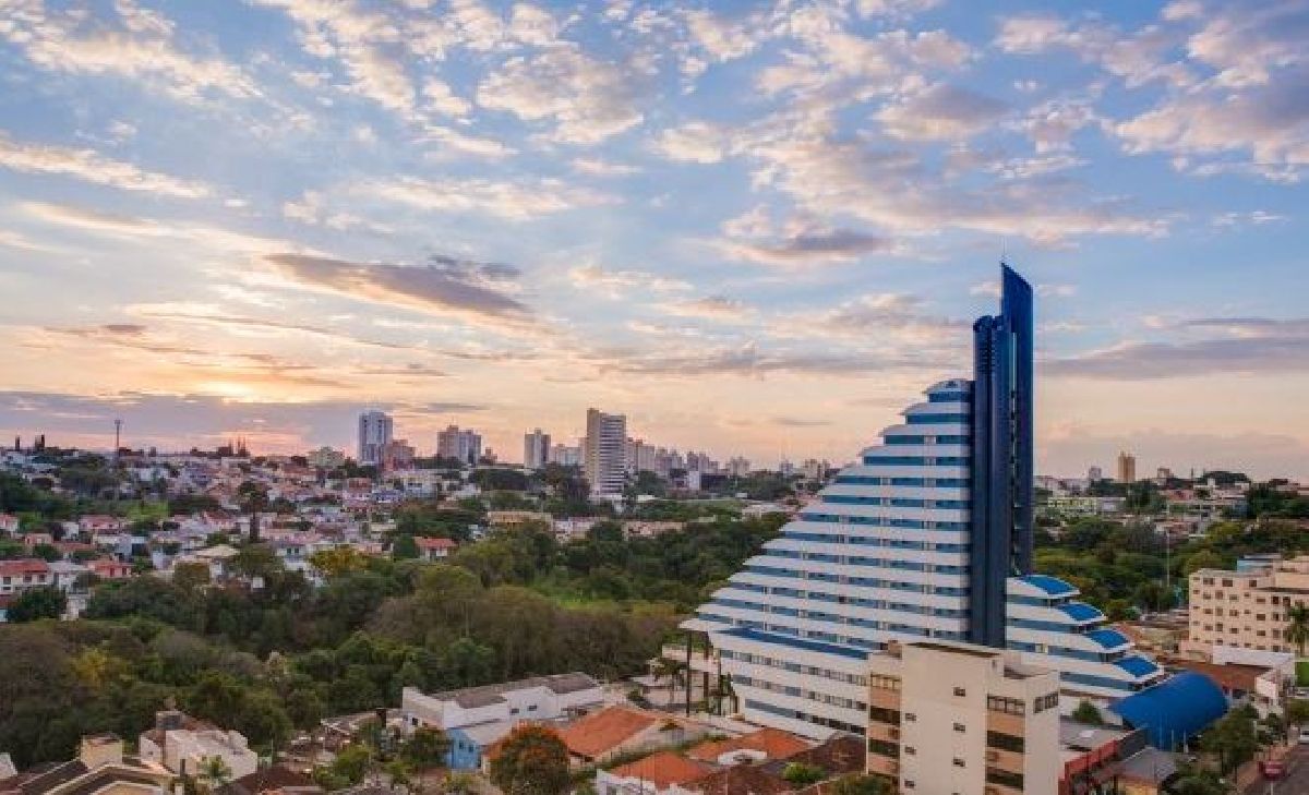 Dia dos Namorados: Blue Tree Premium Londrina terá jantar romântico e hospedagem com espumante, trufas de chocolates e decoração especial