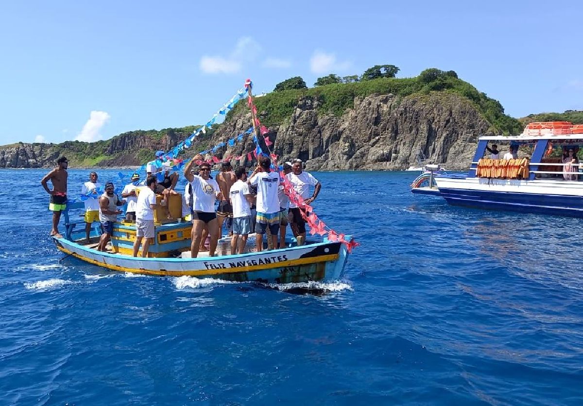 Em Fernando de Noronha, mês de junho é regado a sol, mar azul e forró