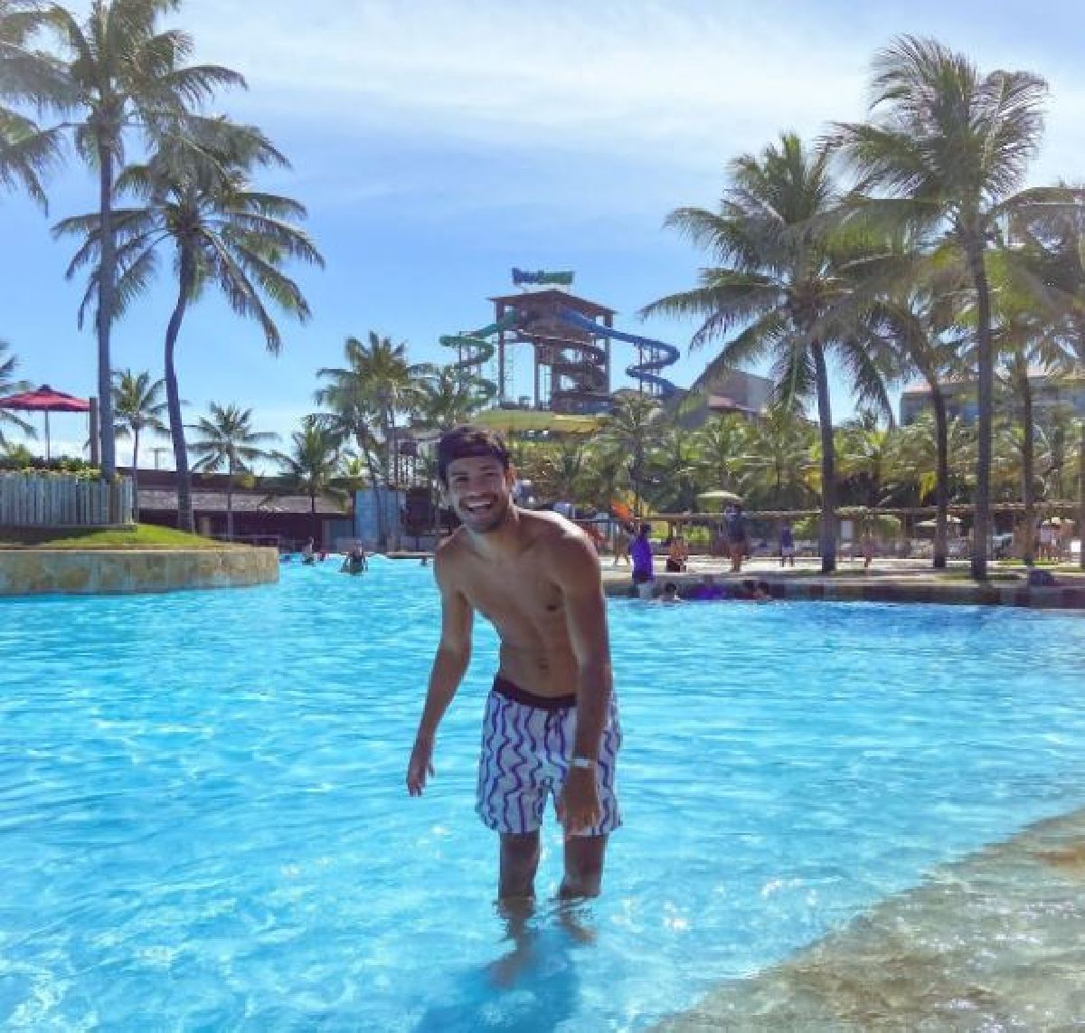 Gabriel Santana visita o Beach Park em dia de folga