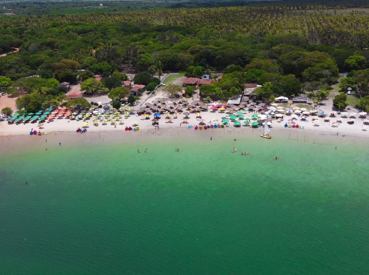 Curta férias paradisíacas em meio a praias e lagoas em Nísia Floresta