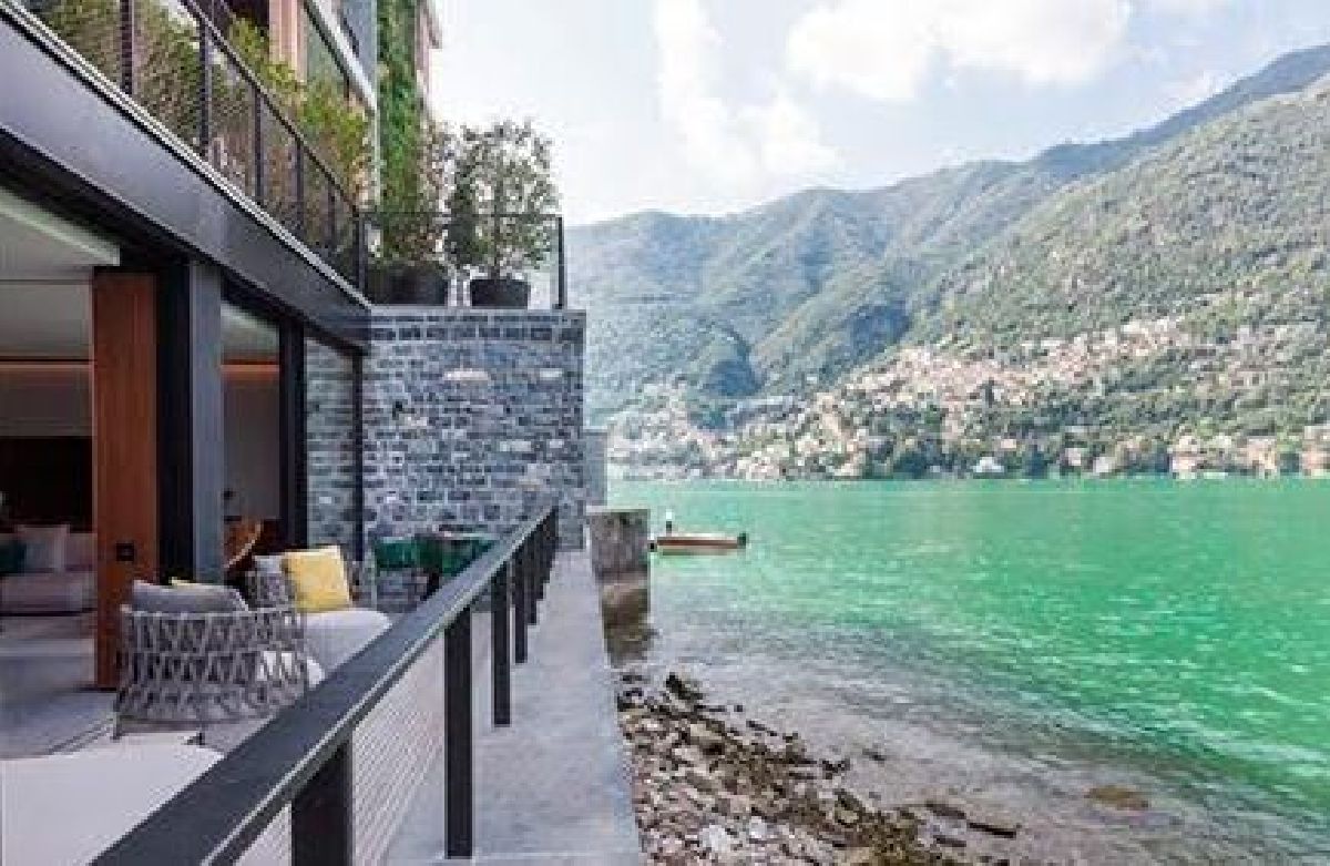 Lago di Como, Itália: Entre os mais desejados destinos do Alto Verão Europeu, mergulhos e passeios de barco no estilo hop on hop off pelos vilarejos pitorescos do grande lago em forma de Y invertido, emoldurado pelas montanhas dos Alpes