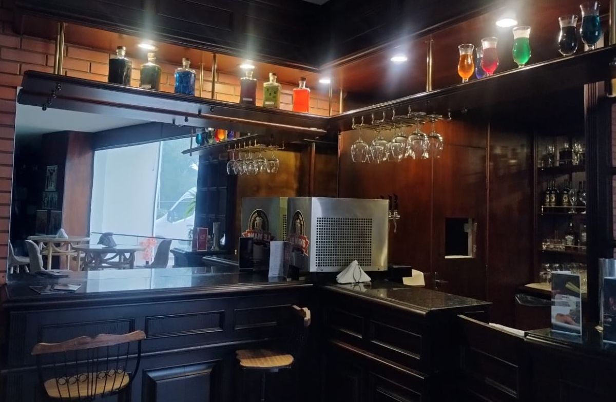 Hotel Vila Rica celebra 50 anos com reabertura do histórico Swallow s Bar e novas opções de lazer