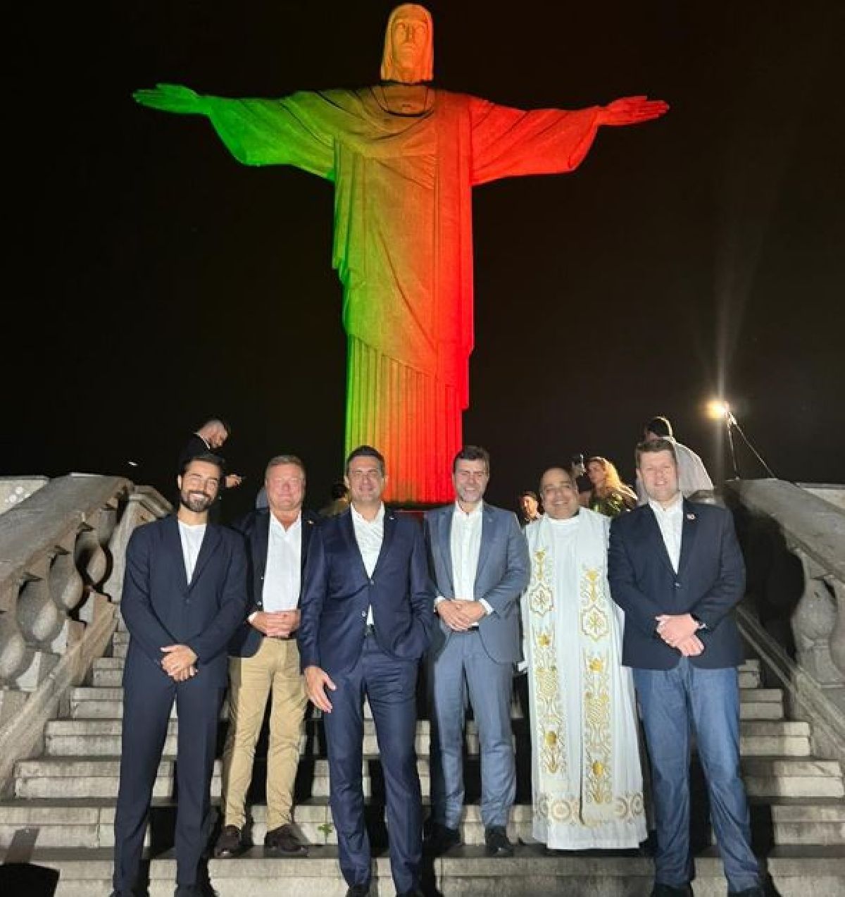 Cristo Redentor ilumina-se com as cores de Portugal para celebrar o Conexão Tap