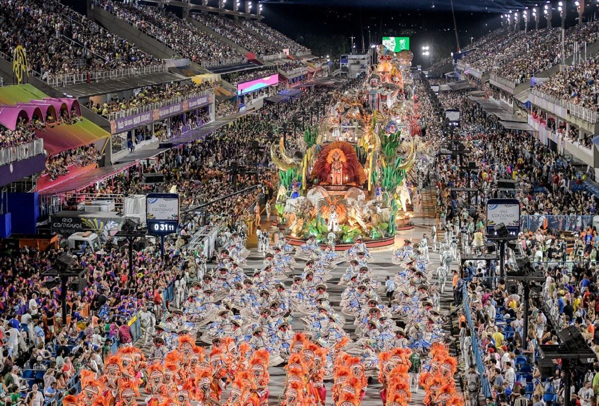 Venda de ingressos de arquibancadas e cadeiras para o Rio Carnaval 2024 começa nesta quinta-feira (23)