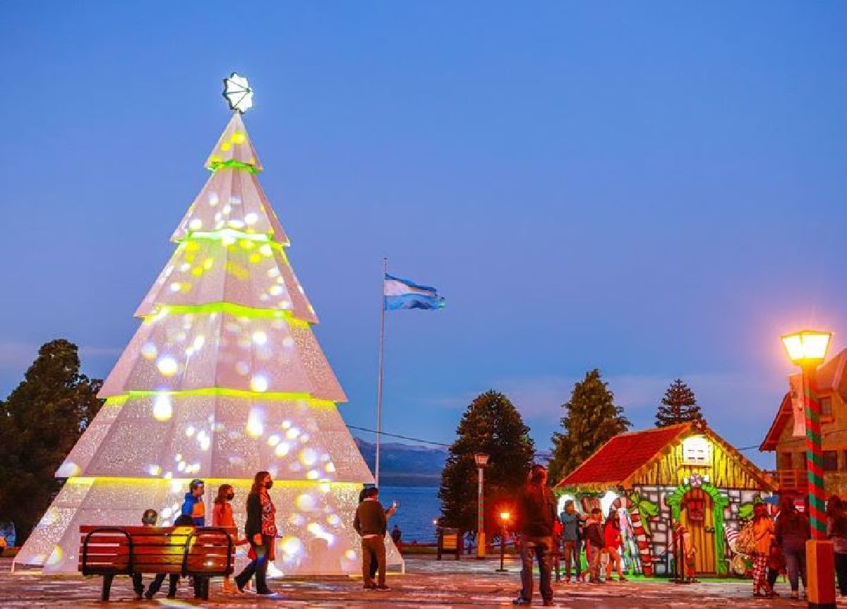 Bariloche ganha decoração natalina e árvore com mais de 10 metros a partir de 8 de dezembro 