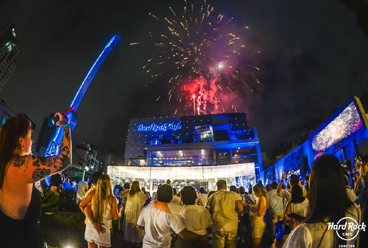 Hard Rock Cafe Curitiba anuncia tradicional festa de Ano Novo com experiência all-inclusive e espetáculo de fogos