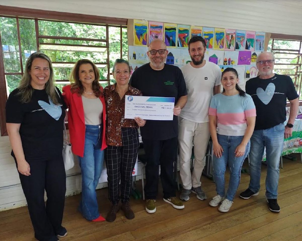 Projeto Festuris Cuida entrega R$11 mil para Escola Vicente Casagrande