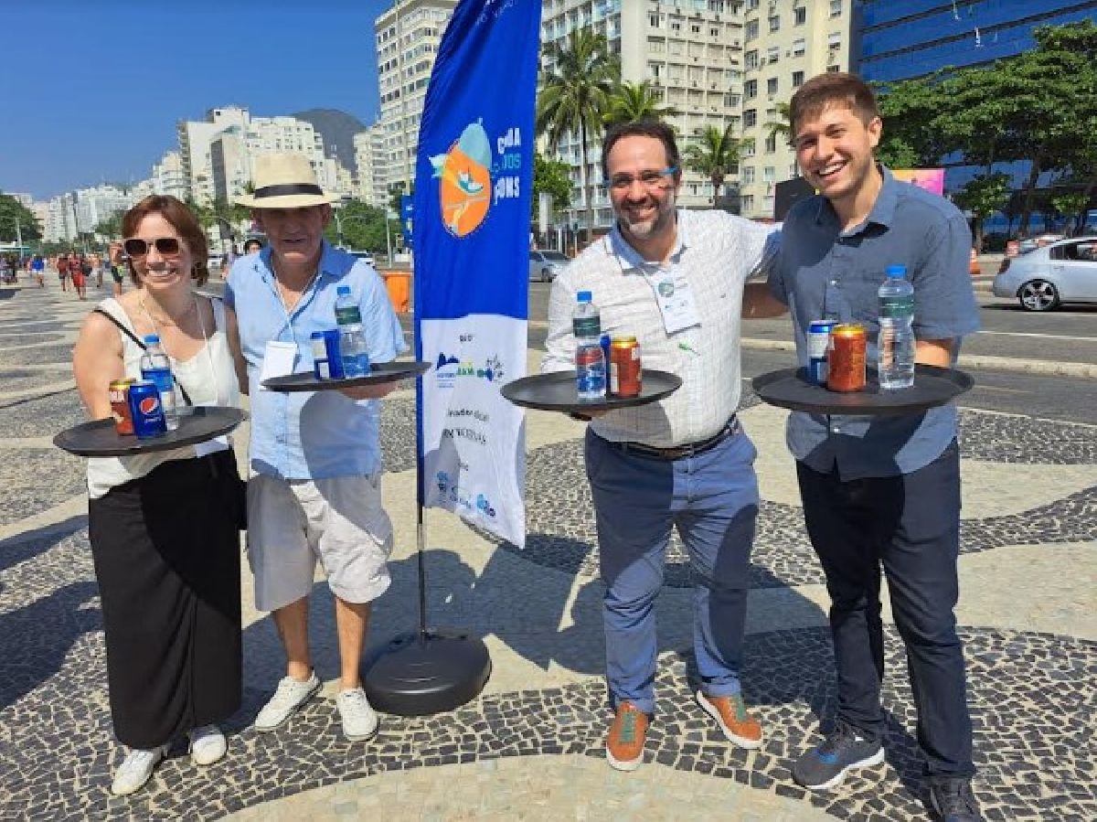 Corrida dos garçons animou a orla de Copacabana