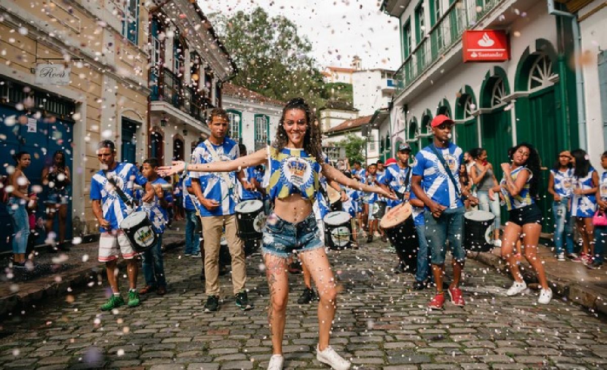 Festas de pré-Carnaval agitam o país potencializando o turismo na folia