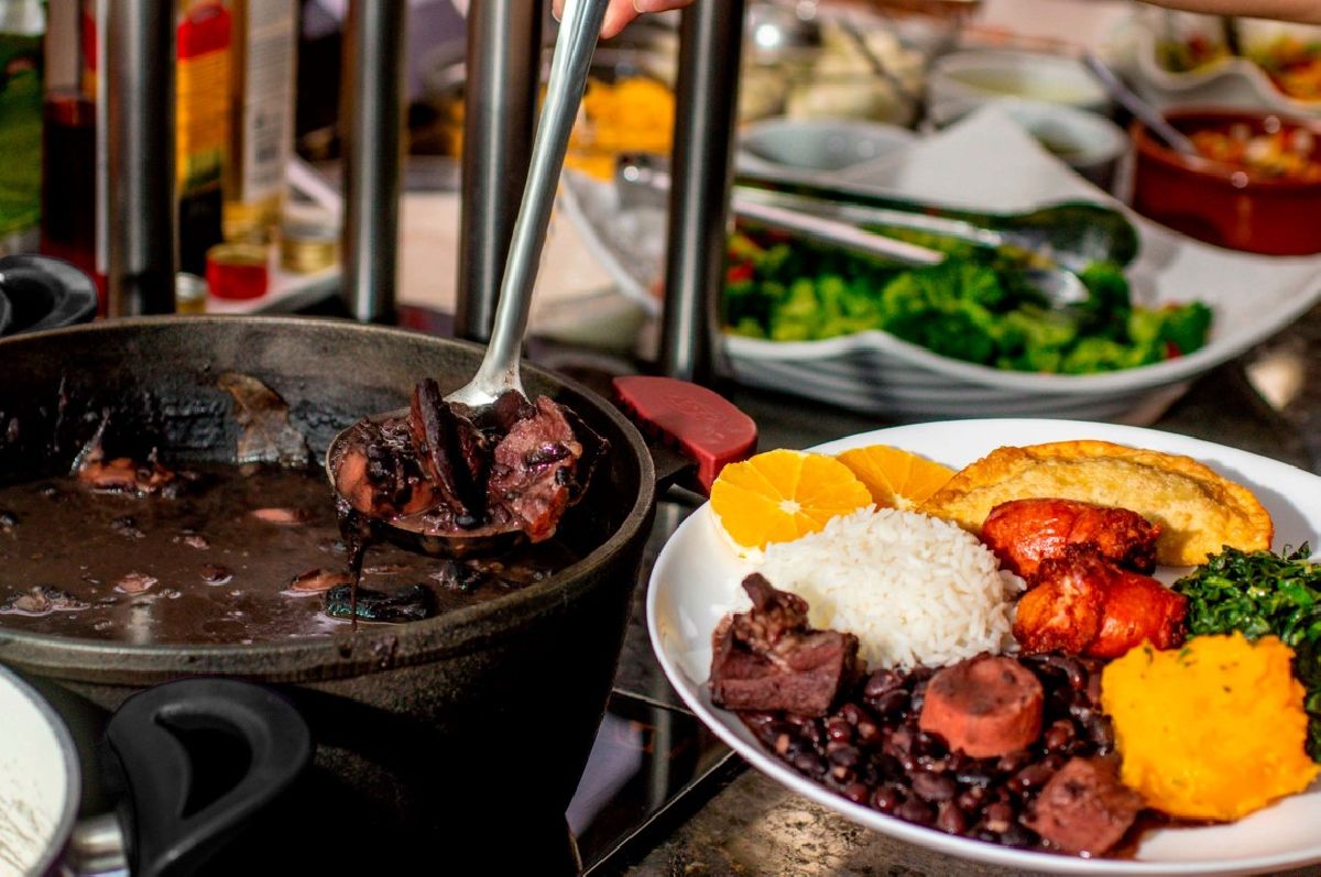 Rede Windsor Hoteis promove tradicional Feijoada Carnavalesca no sábado de carnaval