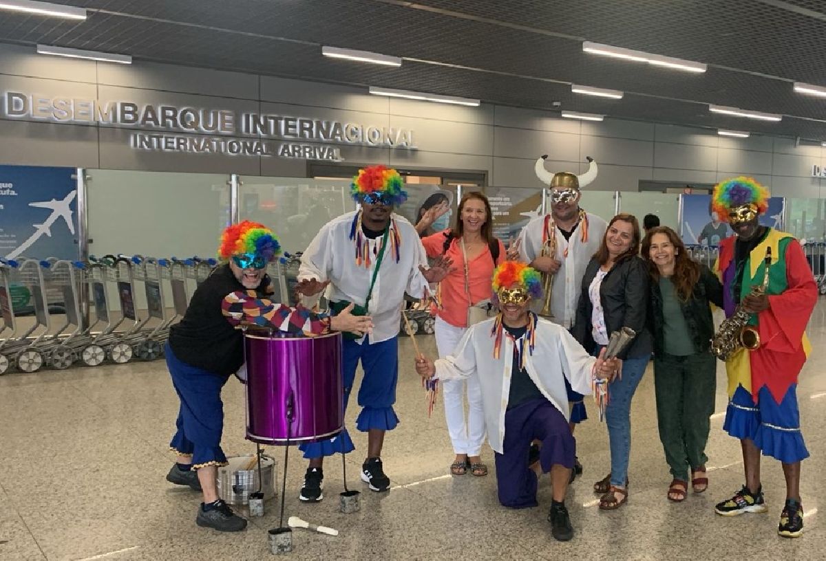 BH Airport recepciona turistas com marchinhas de Carnaval 