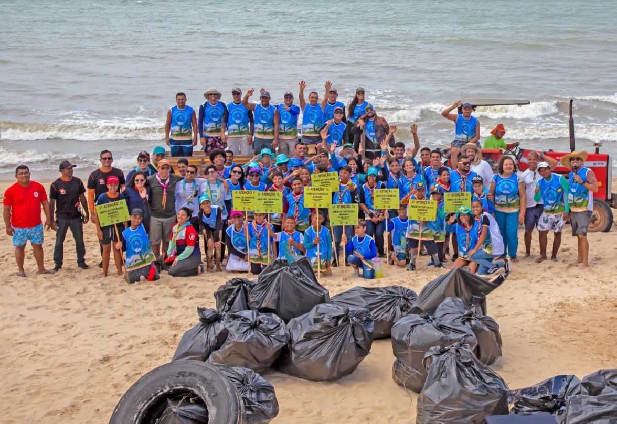 Vila Galé retira uma tonelada de lixo da praia de Touros, no Rio Grande do Norte