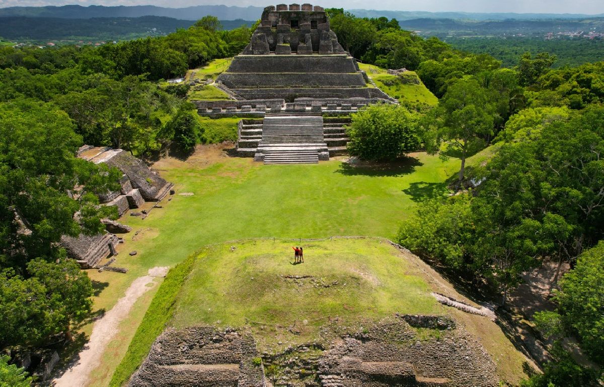 Belize fortalece presença no Brasil - Ministro do Turismo de Belize e comitiva do destino marcam presença no principal evento do turismo brasileiro