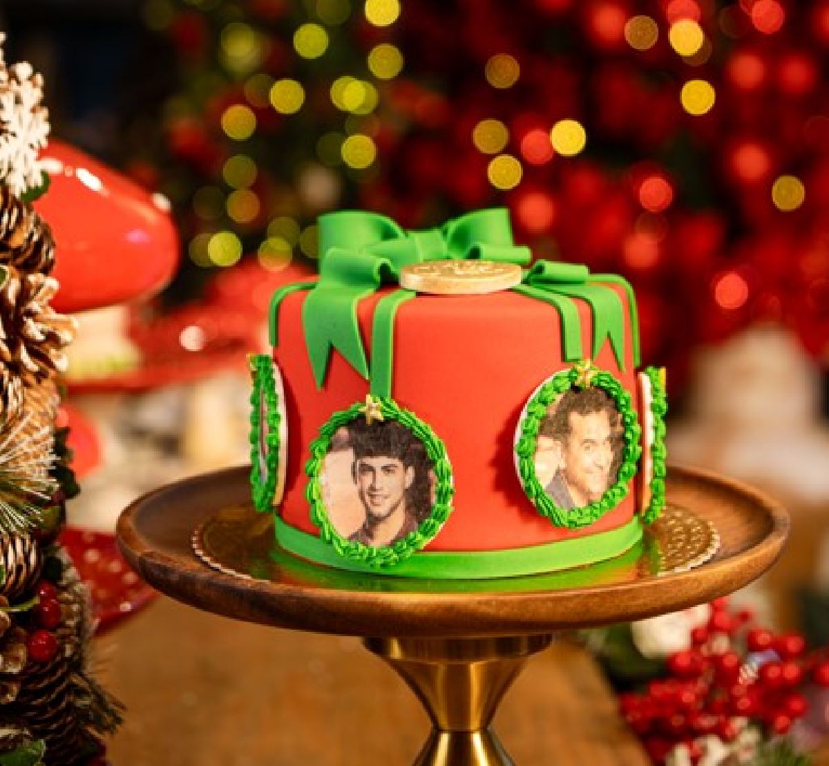 O Natal da Carlo s Bakery destaca o Bolo Família com fotos reais 