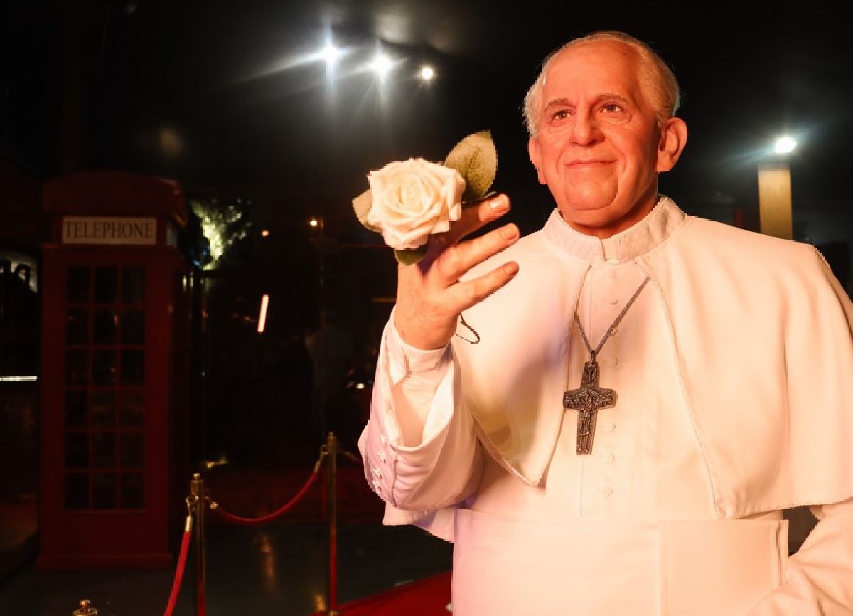 Gesto de Fé: Museus de Cera de Gramado (RS), Olímpia (SP) e Foz do Iguaçu (PR) presenteiam com foto do Papa Francisco
