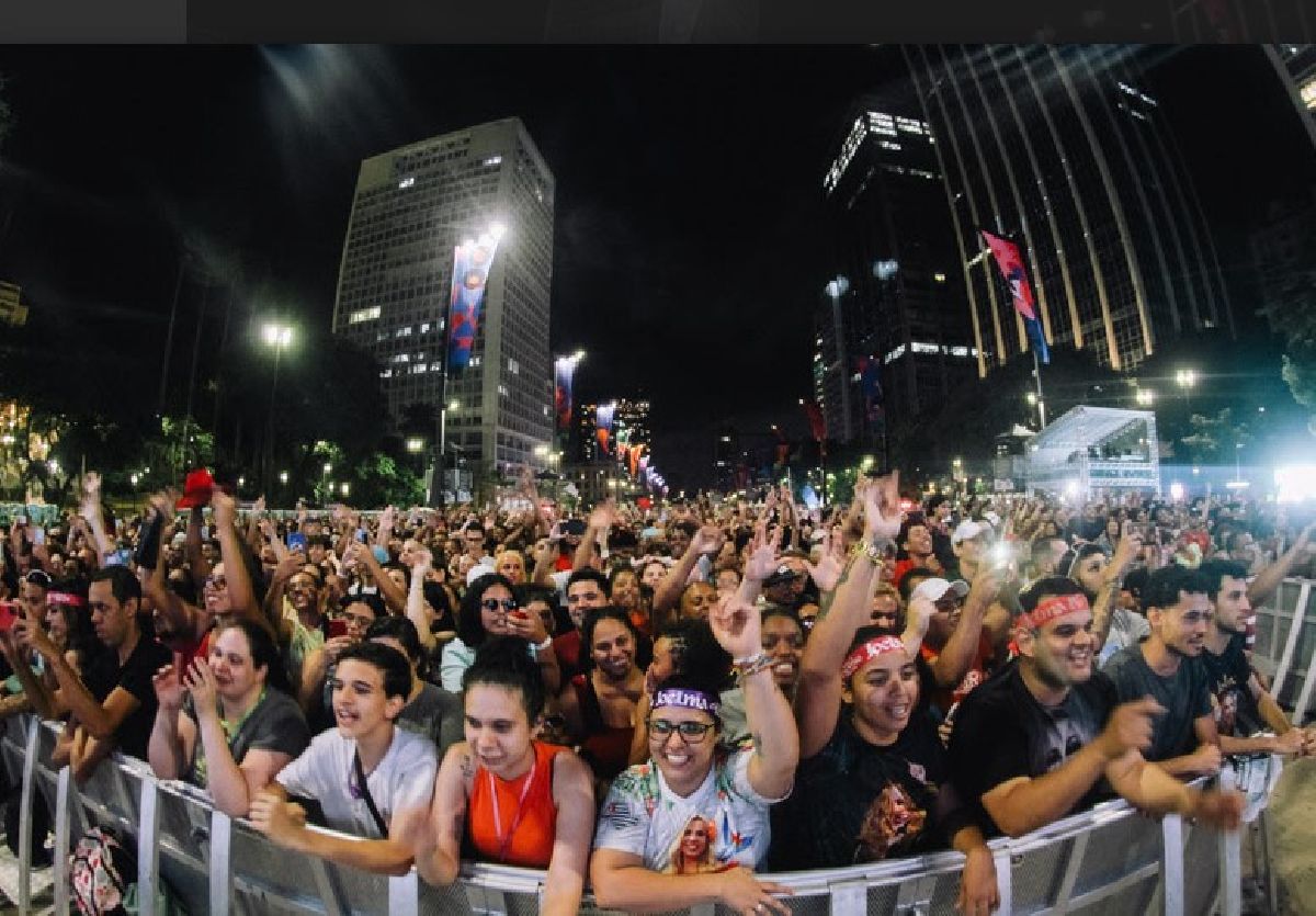 Virada Cultural 2025 celebra 20 anos com mais palcos nos bairros e retoma passeio pelo Centro de São Paulo