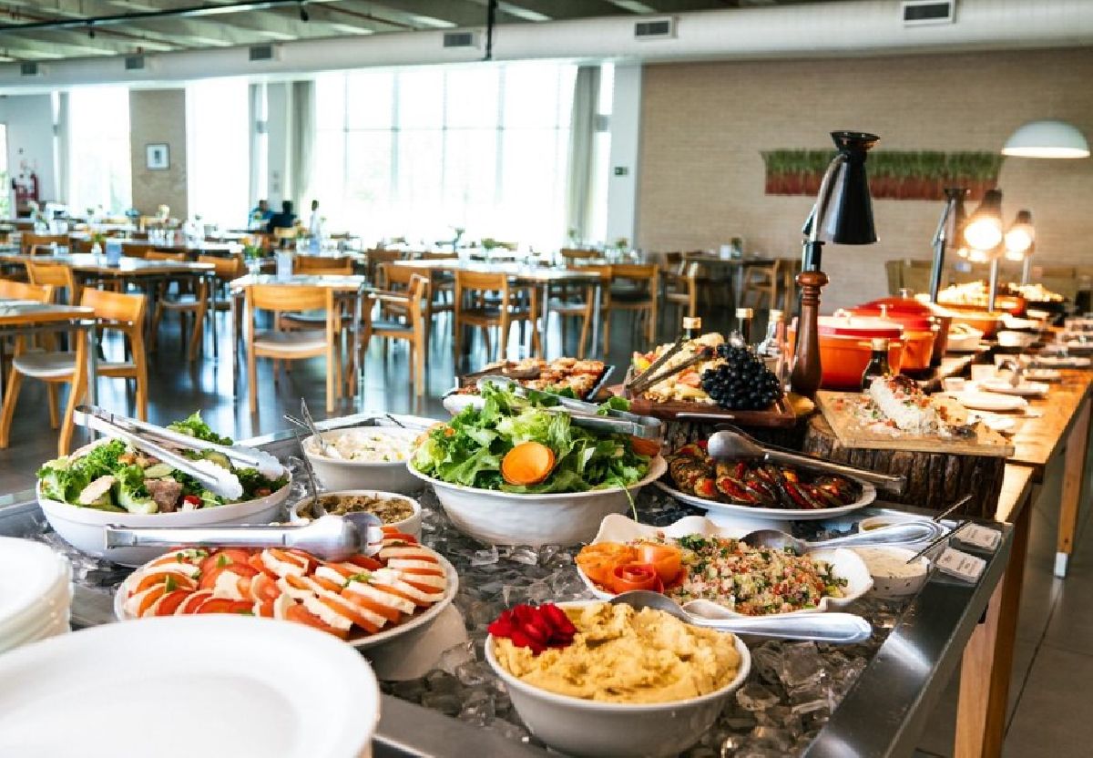 Restaurantes do Vitória Hotel de Indaiatuba e Paulínia terão almoços com cardápios especiais no Dia das Mães