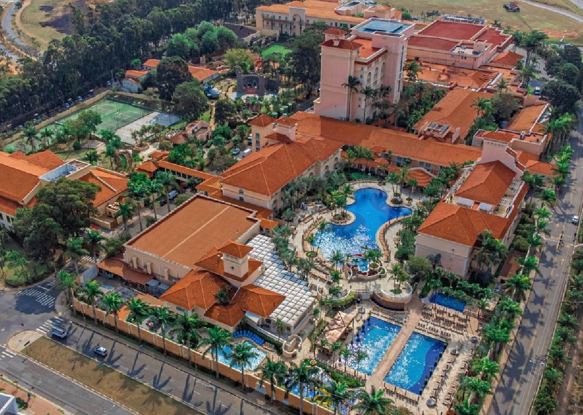Feriado de Corpus Christi no Royal Palm Plaza Resort terá tema junino e apresentações das bandas Rastapé e Forró Maria Lua