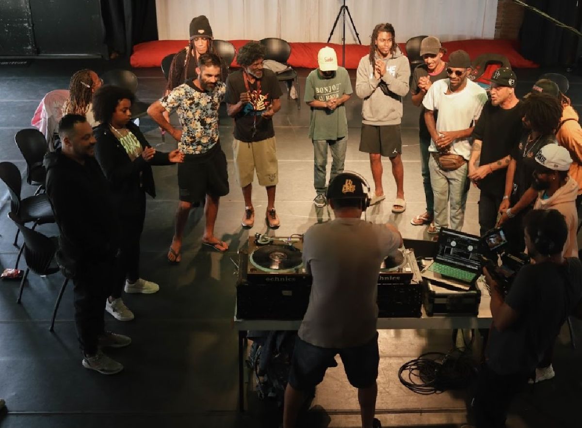 Projeto Entre o Sucesso e a Lama promove conversas públicas sobre cultura, hip hop e transformação social no Teatro de Contêiner Mungunzá