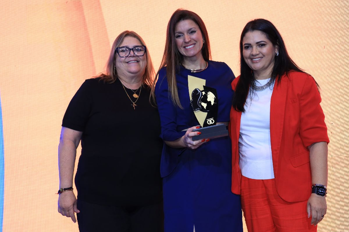 Thais Medina é premiada na Expo Turismo Goiás