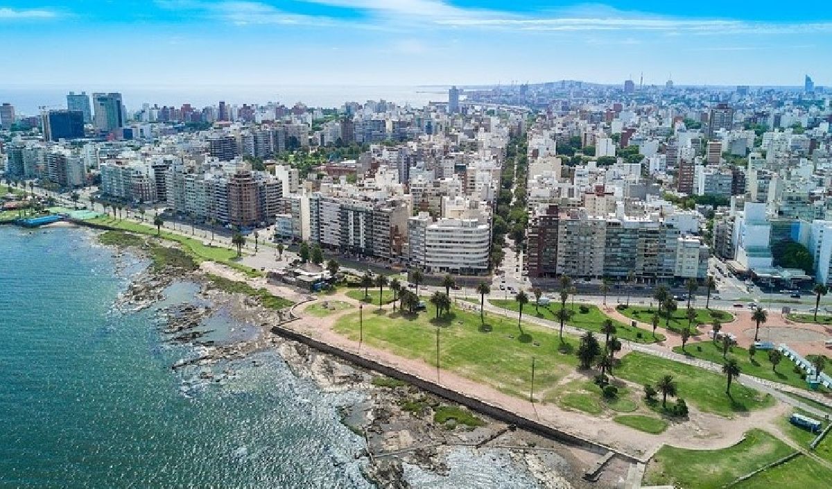 A cia aérea JetSMART convida você a descobrir Montevidéu: cultura, história e poros do sol inesquecíveis