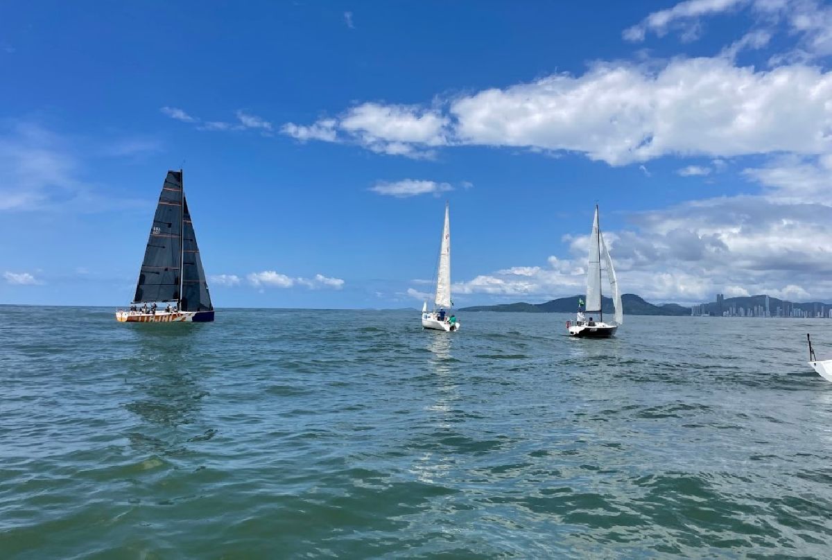 Marina Itajaí incentiva a prática da vela com descontos de até 30% em vagas para embarcações que participam de regatas