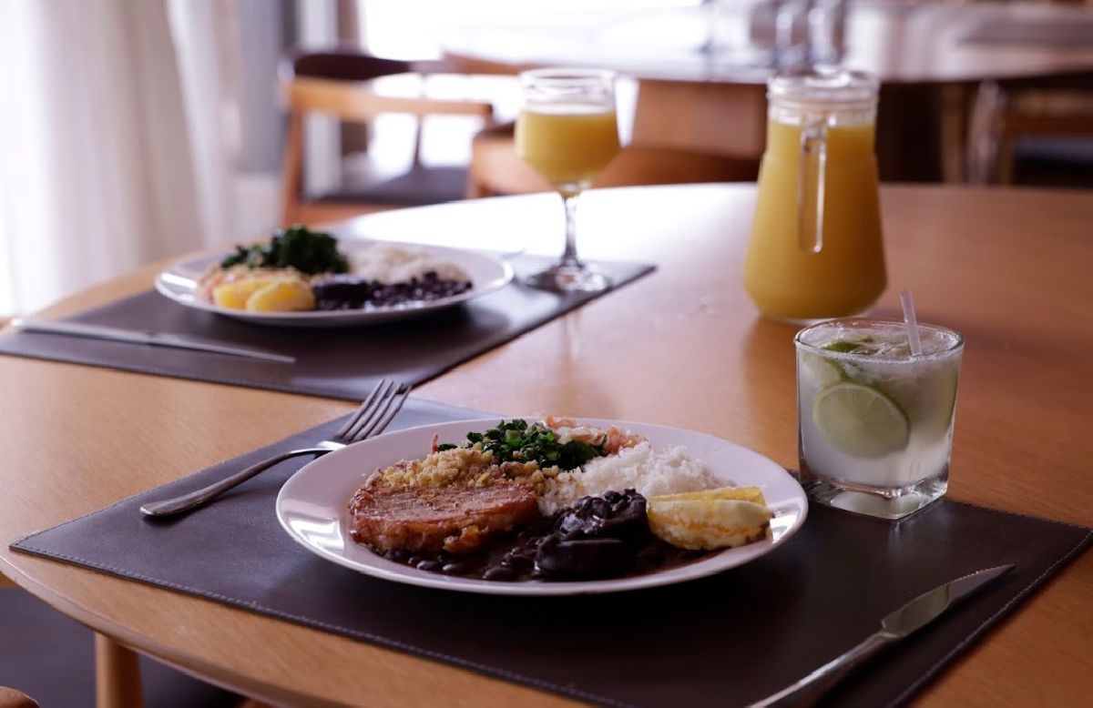 Quality Hotel Jundiaí promove feijoada com música ao vivo para celebrar o Dia dos Pais